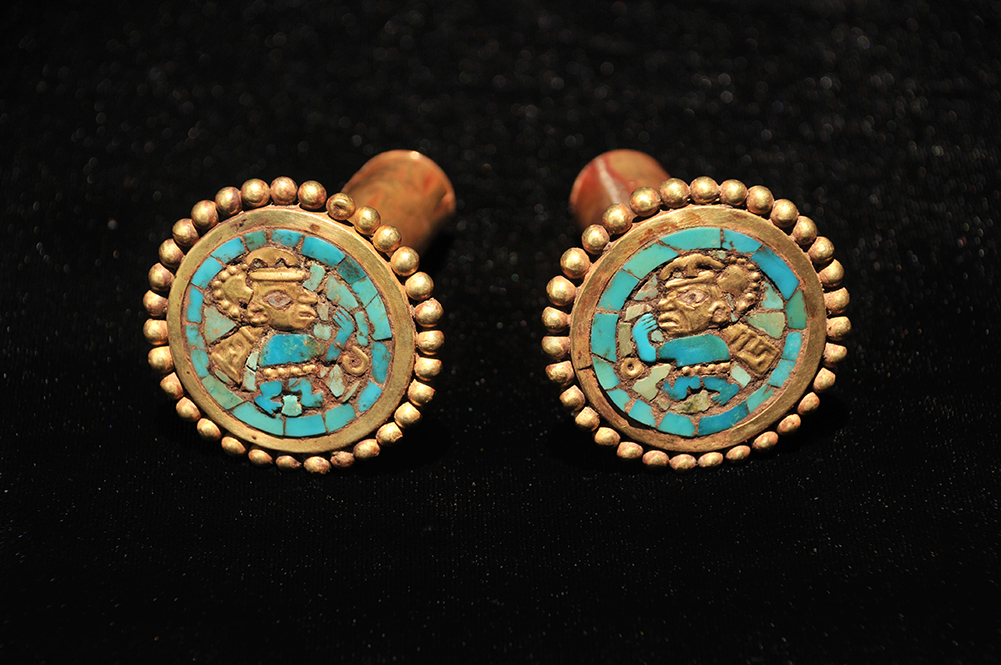 moche gold earspools with inlay